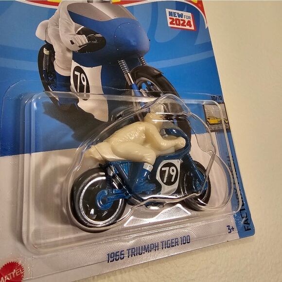 Hot Wheels Motorcycle 1966 Triumph Tiger 100 Factory Fresh Mainline 2024 New - Picture 2 of 6